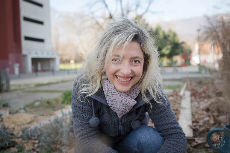 photographe lifestyle, photographe professionnelle, portrait, Chloe Perez photographie, photographe de vie, photographe Grenoble, photographe Isère, photographe rhone alpes, reportage photo, verger essenciel, séance photo authentique, photo-thérapie, projet Figures Maison des habitants Chorier Berriat, verger collectif, séance photo lifestyle