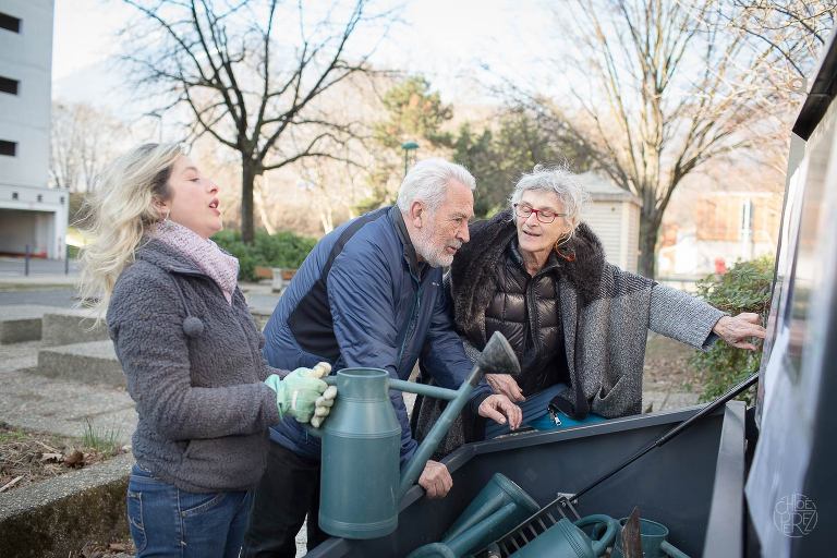 photographe lifestyle, photographe professionnelle, portrait, Chloe Perez photographie, photographe de vie, photographe Grenoble, photographe Isère, photographe rhone alpes, reportage photo, verger essenciel, séance photo authentique, photo-thérapie, projet Figures Maison des habitants Chorier Berriat, verger collectif, séance photo lifestyle