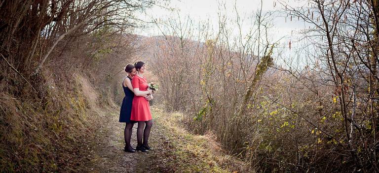 mariage lesbien, mariage gay, mariage entre filles, photographe de vie, Chloé Perez, reportage photo de mariage, wedding lesbien à grenoble, photographe pro Auvergne-Rhone-Alpes, fun et décalé, pas conventionnel,