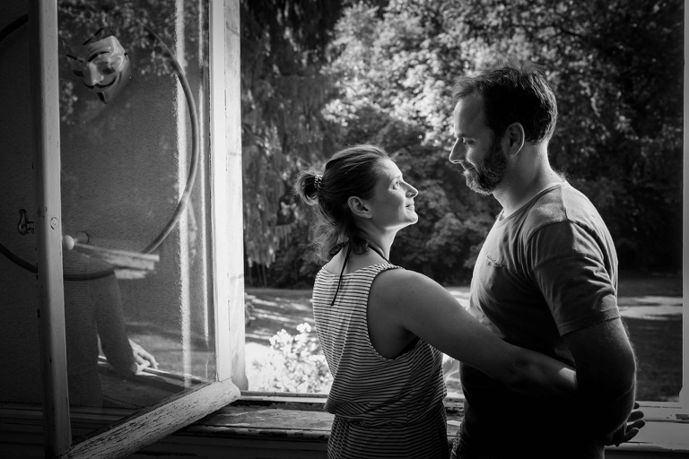 couple, photographe de vie, séance photo couple, séance photo engagement, séance photo avant le mariage, Chloe Perez photographe, photographe de mariage, photographe professionnelle, photographe fun et décalée, photographe professionnelle, région Rhône-Alpes Auvergne, séance photo à Arvillard, séance photo en amoureux, wedding, before wedding, love photographer