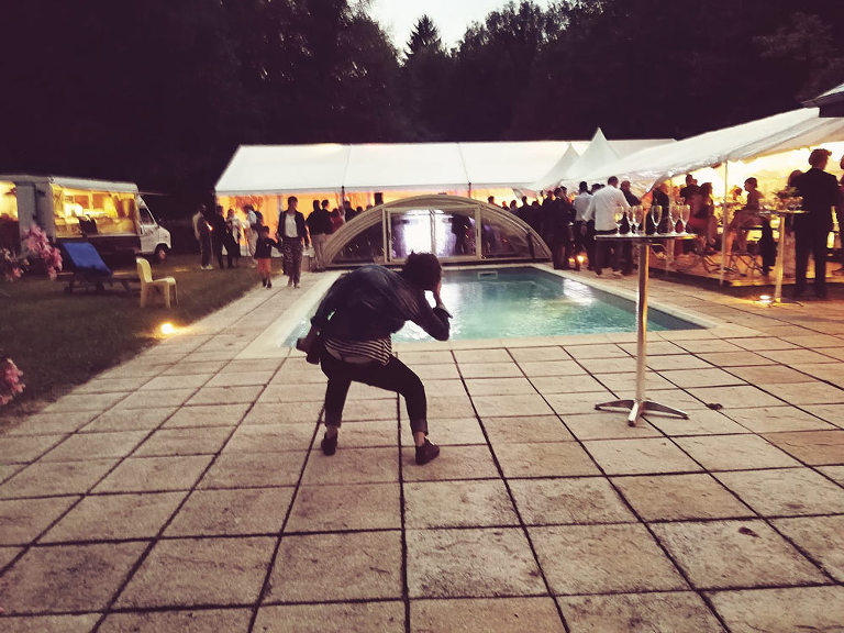 photographe de mariage en action